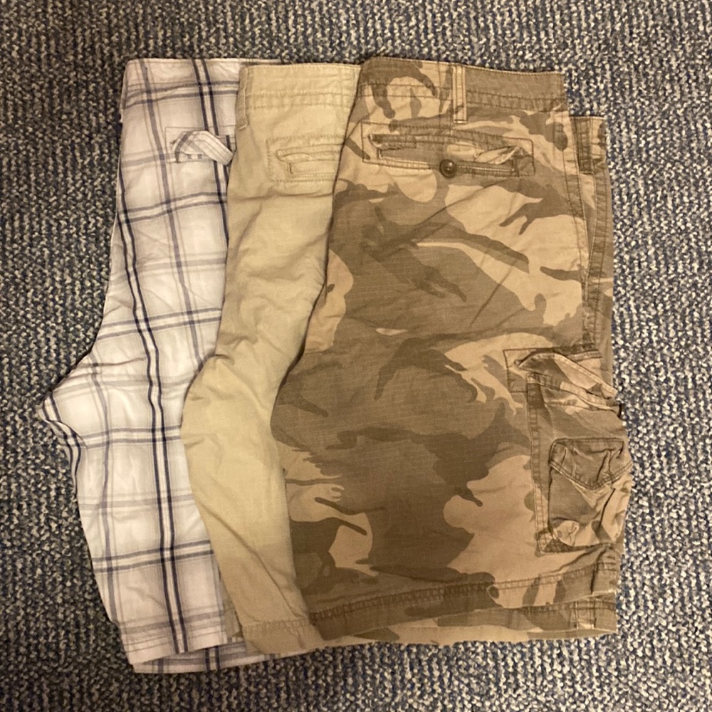 3 pairs of men’s shorts 40 Sonoma and Lee